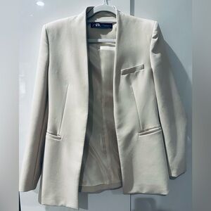 Zara Off-White Tailored Blazer – Size Medium